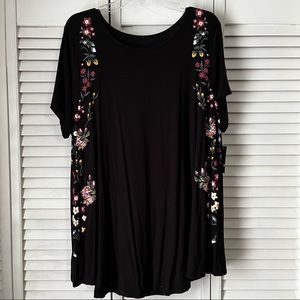 NWT Torrid super soft knit floral tshirt size 2